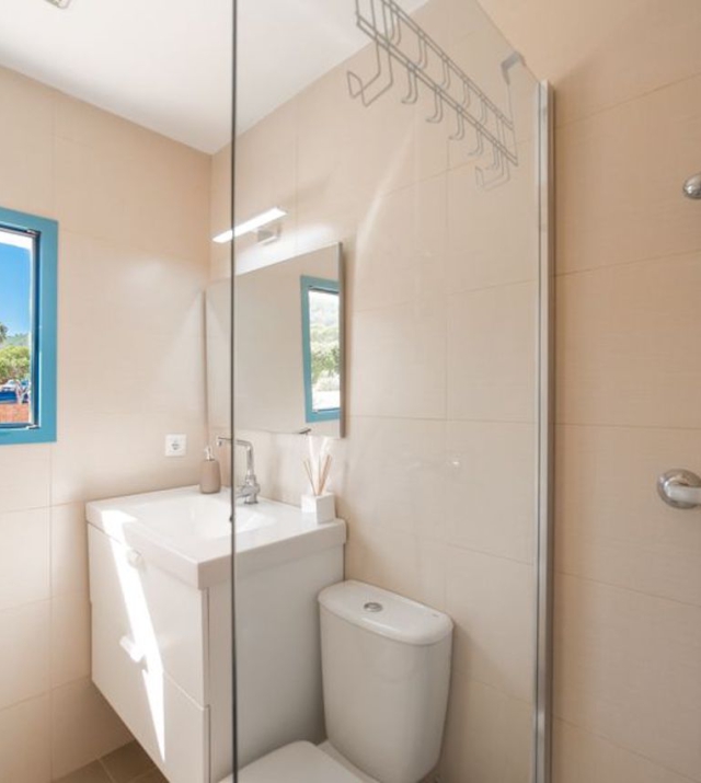 Resa estates ibiza huis huren cala tarida bathroom 1.jpg